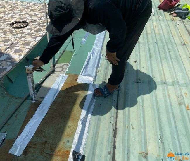 chong-dot-mai-ton-tai-quan-2-7 Chống dột mái tôn tại quận 2