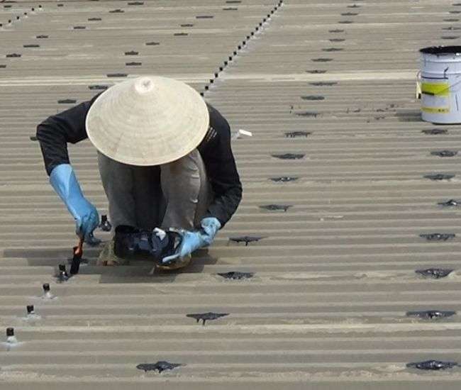 chống dột mái tôn xi măng
