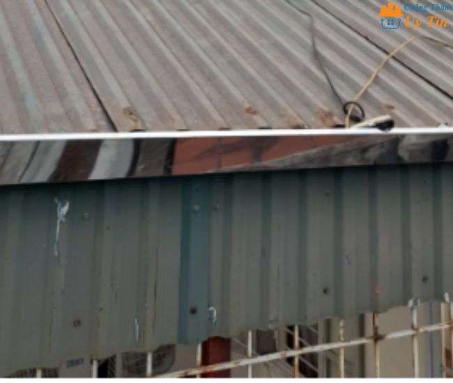 mai-ton-bi-dot-do-tran-nuoc-tu-mang-xoi-9 Mái Tôn Bị Dột Do Tràn Nước Từ Máng Xối